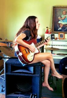 Alana Haim feet photo 5
