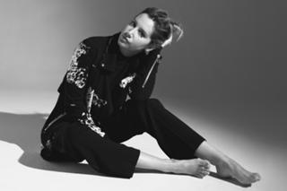 Ashley Tisdale feet photo thumbnail