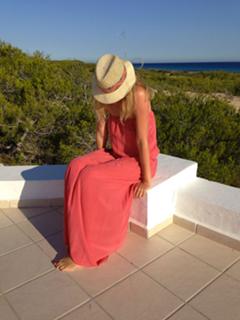Alessia Marcuzzi feet photo thumbnail