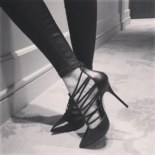Alessia Marcuzzi feet photo thumbnail
