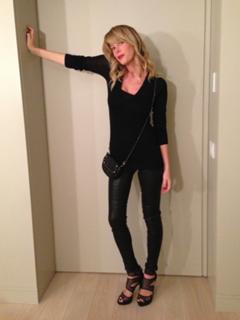 Alessia Marcuzzi feet photo thumbnail