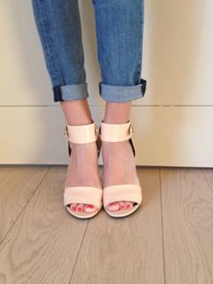 Alessia Marcuzzi feet photo thumbnail