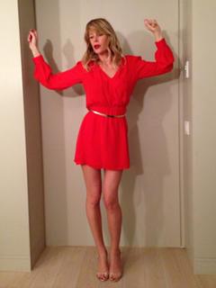 Alessia Marcuzzi feet photo thumbnail