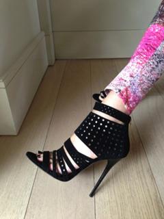 Alessia Marcuzzi feet photo thumbnail