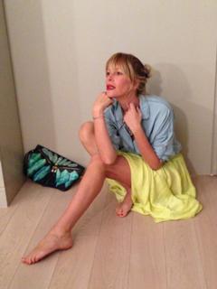 Alessia Marcuzzi feet photo thumbnail