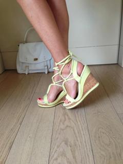 Alessia Marcuzzi feet photo thumbnail