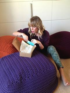 Alessia Marcuzzi feet photo thumbnail