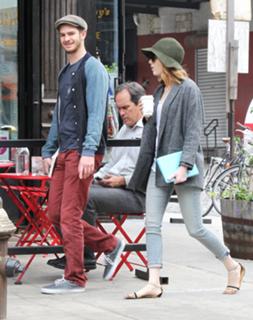 Emma Stone feet photo thumbnail