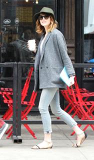 Emma Stone feet photo thumbnail