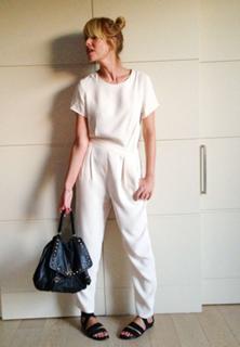 Alessia Marcuzzi feet photo thumbnail