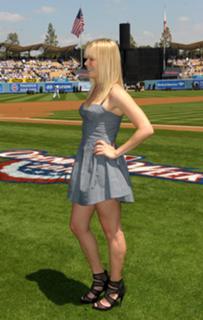 LeAnn Rimes feet photo thumbnail