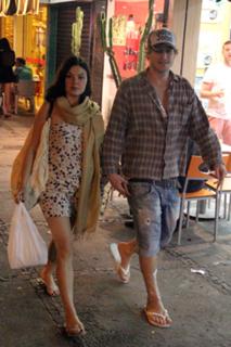 Isis Valverde feet photo thumbnail