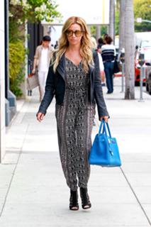 Ashley Tisdale feet photo thumbnail