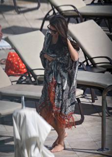 Selena Gomez feet photo thumbnail
