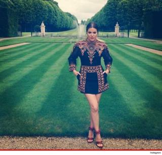 Khloé Kardashian feet photo thumbnail