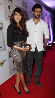 Bipasha Basu feet photo thumbnail