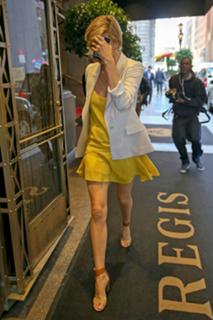 Charlize Theron feet photo thumbnail
