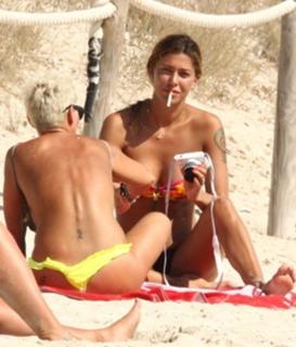 Belén Rodríguez feet photo thumbnail