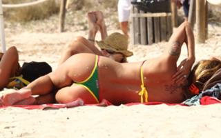 Belén Rodríguez feet photo thumbnail