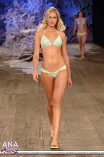 Ana Hickmann feet photo thumbnail