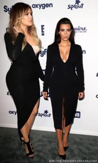 Khloé Kardashian feet photo thumbnail