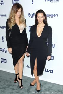 Khloé Kardashian feet photo thumbnail