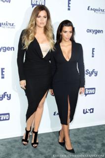 Khloé Kardashian feet photo thumbnail
