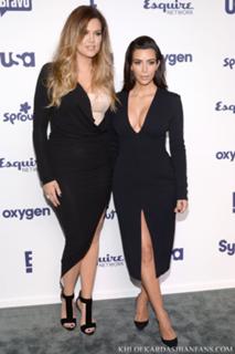Khloé Kardashian feet photo thumbnail