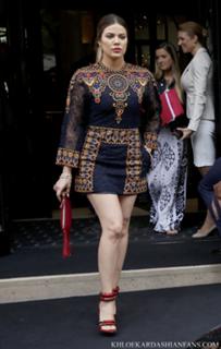 Khloé Kardashian feet photo thumbnail