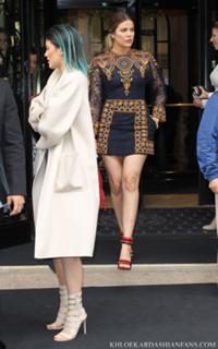 Khloé Kardashian feet photo thumbnail