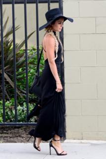 Vanessa Hudgens feet photo thumbnail