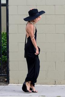 Vanessa Hudgens feet photo thumbnail