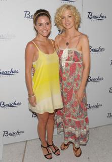 Jenna Elfman feet photo thumbnail