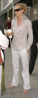 Jenna Elfman feet photo thumbnail