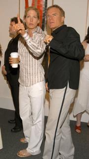 Jenna Elfman feet photo thumbnail