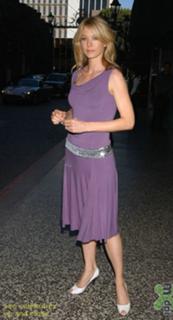 Jenna Elfman feet photo thumbnail