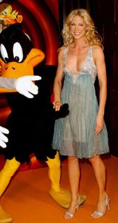 Jenna Elfman feet photo thumbnail