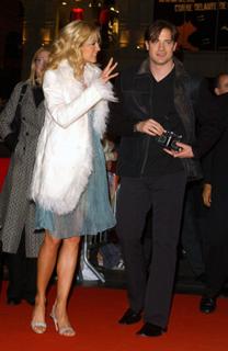 Jenna Elfman feet photo thumbnail