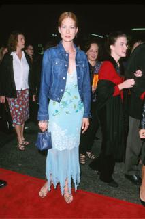 Jenna Elfman feet photo thumbnail