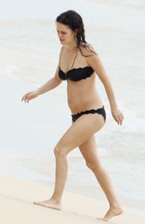 Rachel Bilson feet photo thumbnail