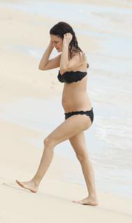 Rachel Bilson feet photo thumbnail