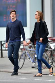 Karlie Kloss feet photo thumbnail