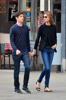 Karlie Kloss feet photo thumbnail