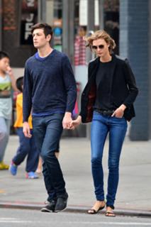 Karlie Kloss feet photo thumbnail