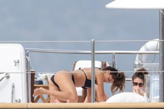 Nicole Scherzinger feet photo thumbnail