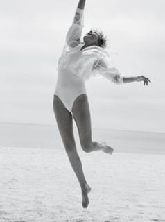 Charlize Theron feet photo thumbnail