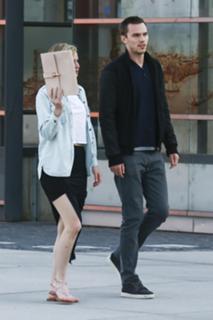 Jennifer Lawrence feet photo thumbnail