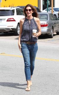 Cindy Crawford feet photo thumbnail