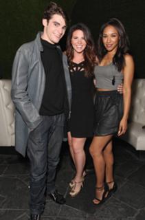 Candice Patton feet photo 1