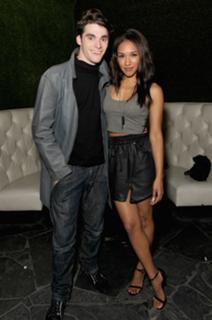 Candice Patton feet photo 3